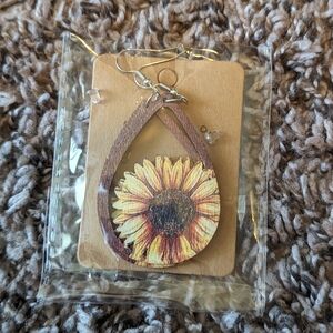 NWOT Wood Sunflower Earrings